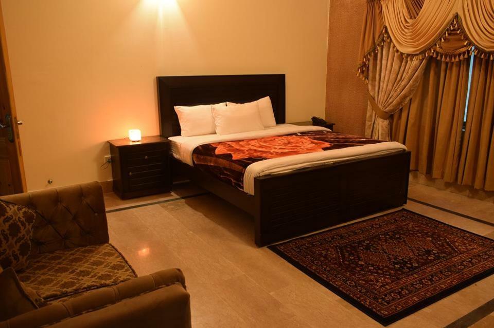 Royal Emirates Residence Abbottabad Exteriör bild