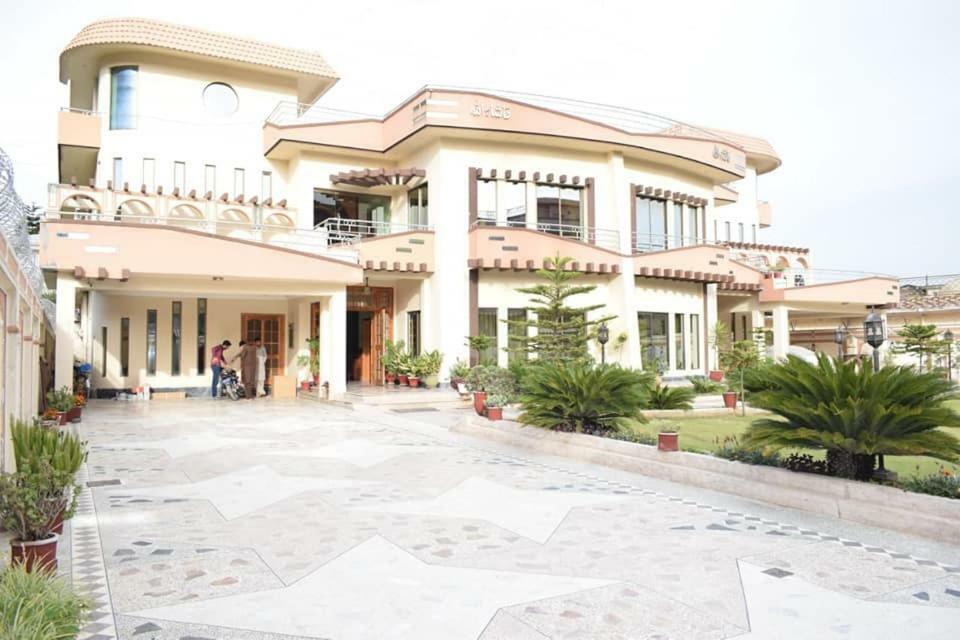 Royal Emirates Residence Abbottabad Exteriör bild